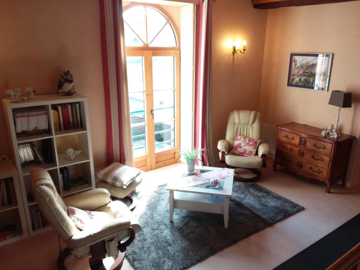 Le Moulin De Meral Montsûrs Eksteriør billede