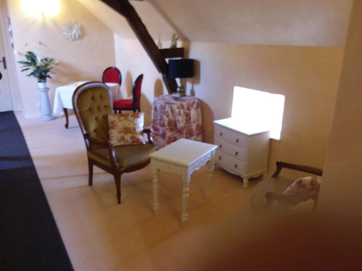 Le Moulin De Meral Montsûrs Eksteriør billede